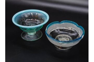 当時物　大正〜昭和初期　椀型　白色糸巻　輪花　優しい風合いを持つ青縁氷コップ2点セット(椀形、小鉢、吹きガラス、アイスクリームカップ、デザート、水色)(R-082765)