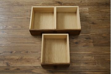 中古　美品　インテリアえぞ(EZO)　蝦夷(エゾ)民芸　民芸家具　楢(ナラ)材　ぬくもり溢れる美しい杢目のキャビネット(本箱、ブックケース、書棚、本棚、食器棚、カップボード、飾り棚、戸棚、収納棚)(R-082767)