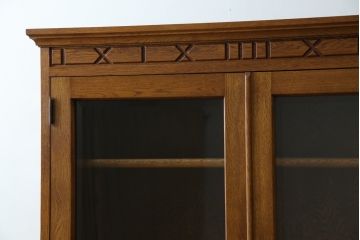 中古　美品　インテリアえぞ(EZO)　蝦夷(エゾ)民芸　民芸家具　楢(ナラ)材　ぬくもり溢れる美しい杢目のキャビネット(本箱、ブックケース、書棚、本棚、食器棚、カップボード、飾り棚、戸棚、収納棚)(R-082767)