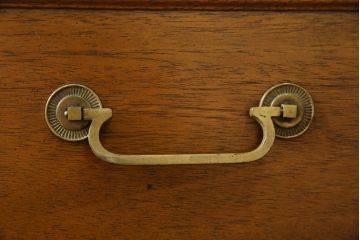 中古　DREXEL HERITAGE(ドレクセルヘリテイジ)　Triune(トライユン)　マホガニー材　上品な佇まいが魅力のサイドボード(サイドチェスト、引き出し、収納棚、米国)(R-082770)
