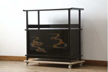 和製ビンテージ　輪島塗り　花筏蒔絵入りの美しい飾り棚(茶棚、収納棚、戸棚、サイドボード、ヴィンテージ)(定価推定約150万円)(R-082772)
