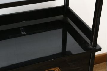 和製ビンテージ　輪島塗り　花筏蒔絵入りの美しい飾り棚(茶棚、収納棚、戸棚、サイドボード、ヴィンテージ)(定価推定約150万円)(R-082772)