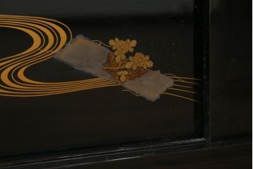 和製ビンテージ　輪島塗り　花筏蒔絵入りの美しい飾り棚(茶棚、収納棚、戸棚、サイドボード、ヴィンテージ)(定価推定約150万円)(R-082772)