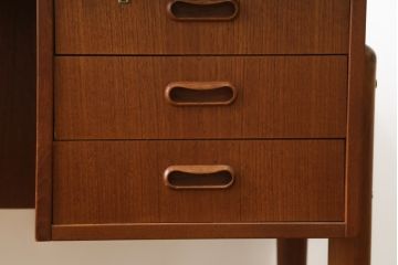 デンマークビンテージ　チーク材　すっきりとしたデザインが素敵な両面使いのパートナーデスク(両袖机、作業台、ワークテーブル、ワークデスク、在宅ワーク、在宅用、北欧、ヴィンテージ)(R-082773)