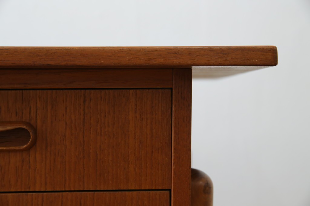 デンマークビンテージ　チーク材　すっきりとしたデザインが素敵な両面使いのパートナーデスク　(R-082773)