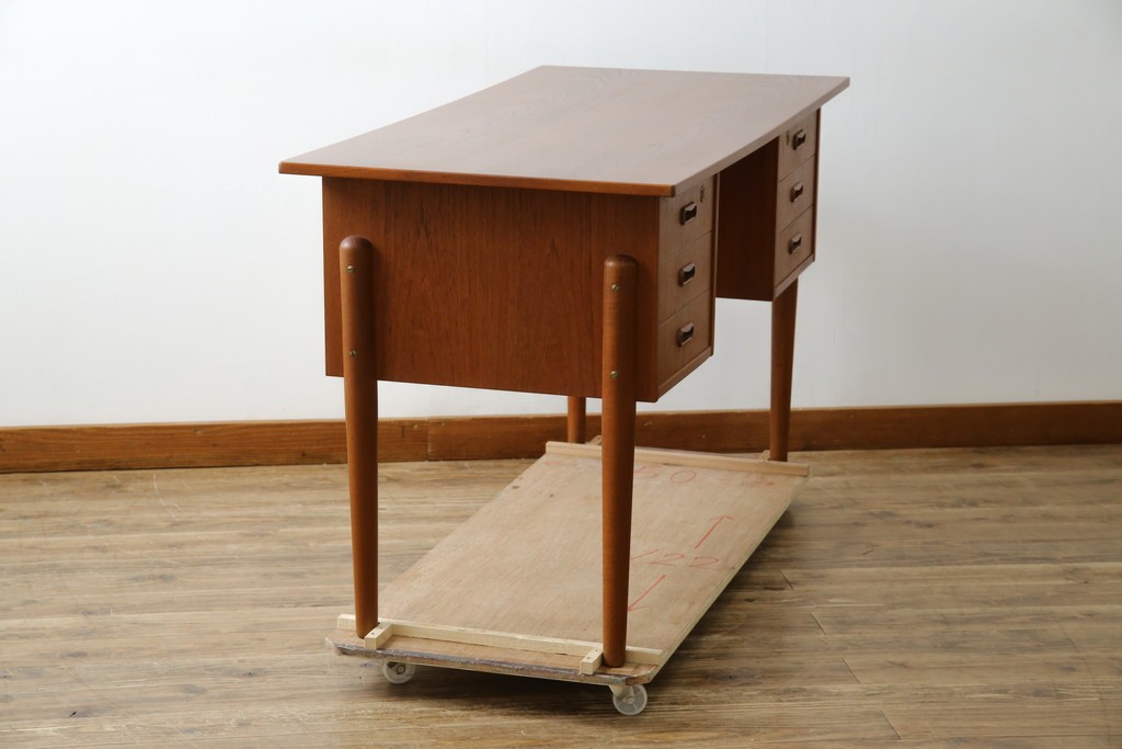 デンマークビンテージ　チーク材　すっきりとしたデザインが素敵な両面使いのパートナーデスク　(R-082773)