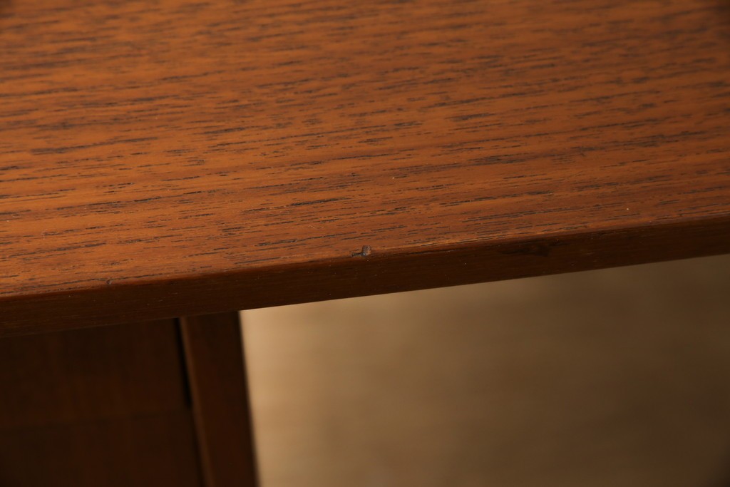 デンマークビンテージ　チーク材　すっきりとしたデザインが素敵な両面使いのパートナーデスク　(R-082773)