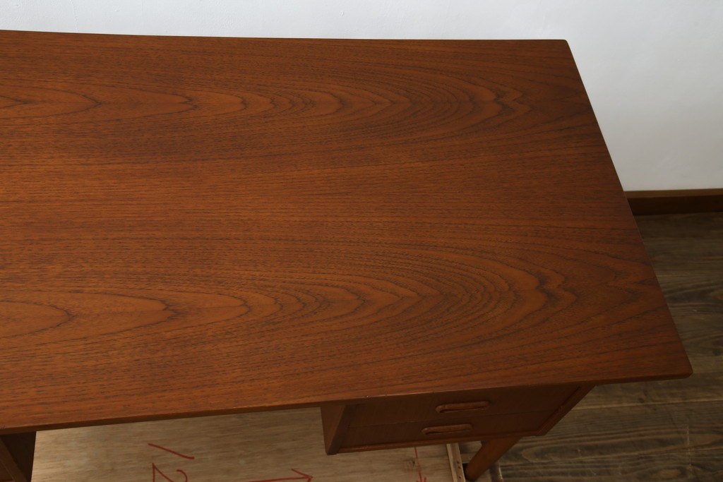 デンマークビンテージ　チーク材　すっきりとしたデザインが素敵な両面使いのパートナーデスク　(R-082773)