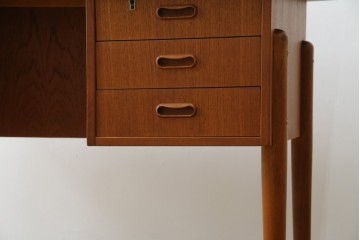 デンマークビンテージ　チーク材　すっきりとしたデザインが素敵な両面使いのパートナーデスク　(R-082773)