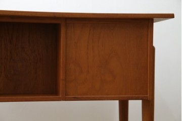 デンマークビンテージ　チーク材　すっきりとしたデザインが素敵な両面使いのパートナーデスク　(R-082773)