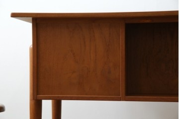 デンマークビンテージ　チーク材　すっきりとしたデザインが素敵な両面使いのパートナーデスク　(R-082773)