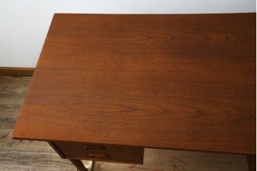 デンマークビンテージ　チーク材　すっきりとしたデザインが素敵な両面使いのパートナーデスク　(R-082773)