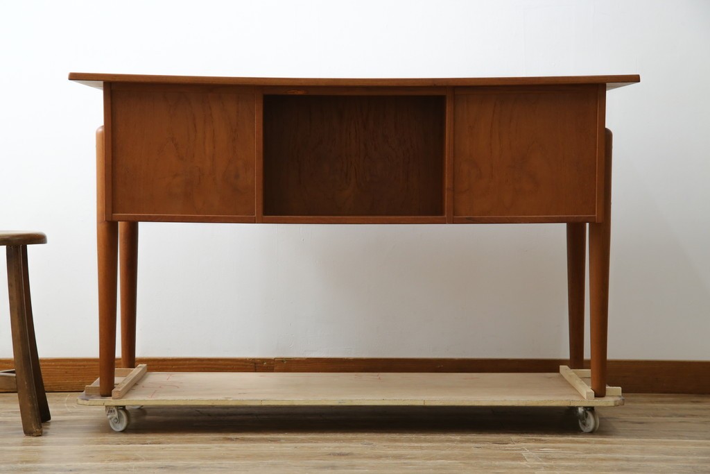 デンマークビンテージ　チーク材　すっきりとしたデザインが素敵な両面使いのパートナーデスク　(R-082773)