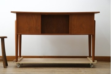 デンマークビンテージ　チーク材　すっきりとしたデザインが素敵な両面使いのパートナーデスク　(R-082773)