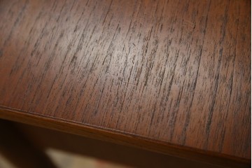 デンマークビンテージ　チーク材　すっきりとしたデザインが素敵な両面使いのパートナーデスク　(R-082773)