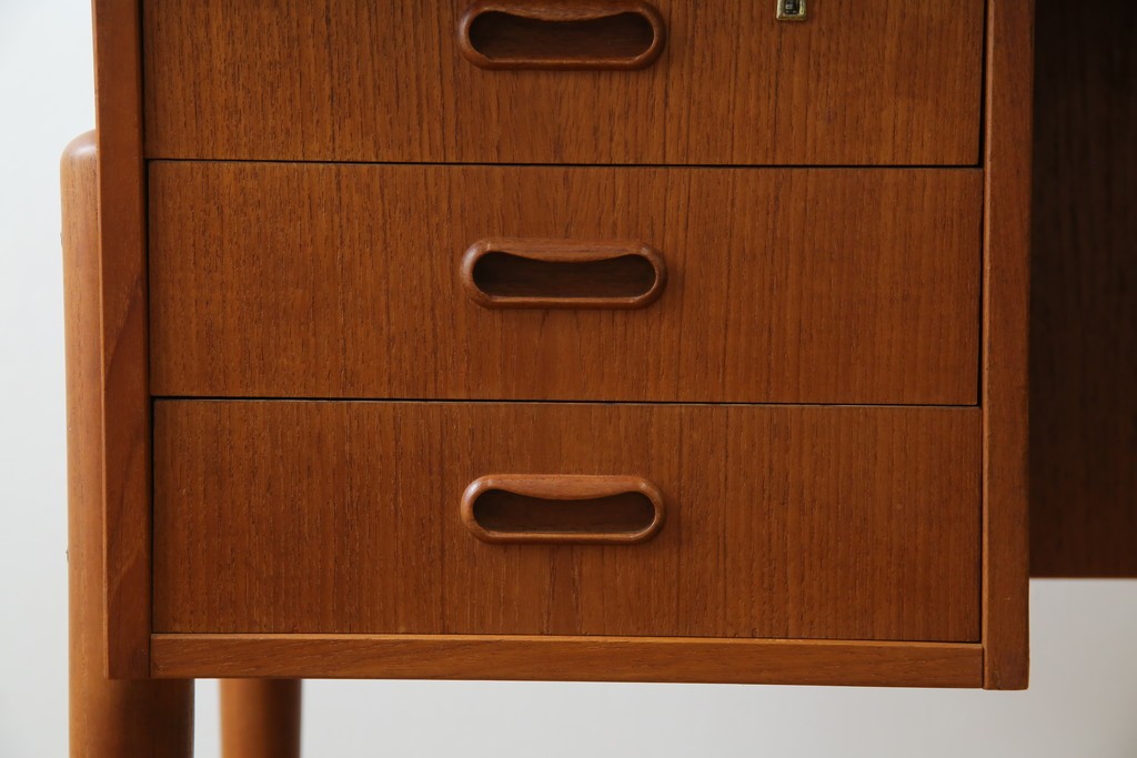 デンマークビンテージ　チーク材　すっきりとしたデザインが素敵な両面使いのパートナーデスク　(R-082773)