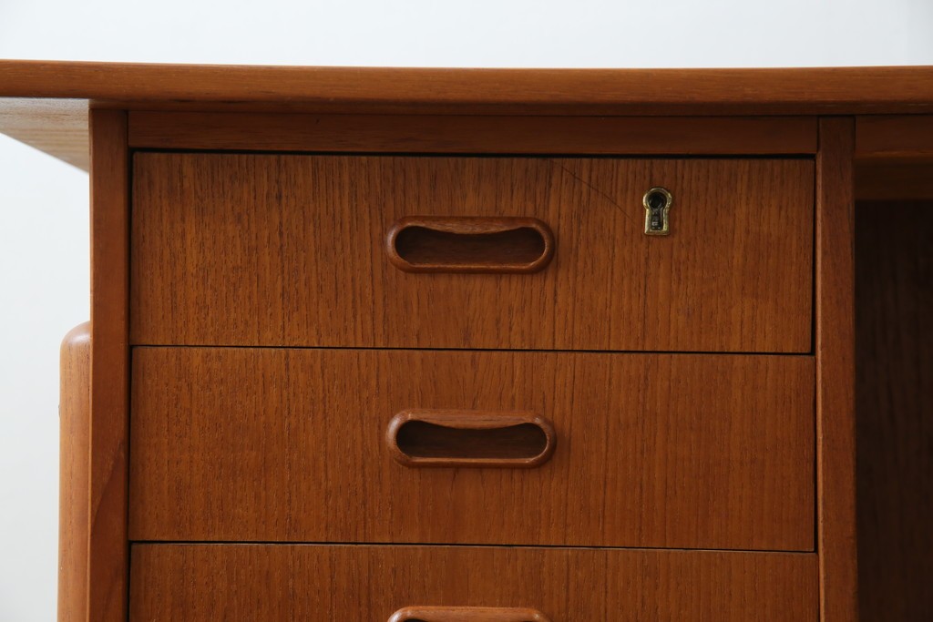 デンマークビンテージ　チーク材　すっきりとしたデザインが素敵な両面使いのパートナーデスク　(R-082773)