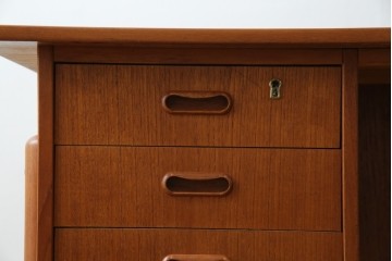 デンマークビンテージ　チーク材　すっきりとしたデザインが素敵な両面使いのパートナーデスク　(R-082773)