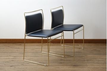 中古　Cassina Simon(カッシーナ シモン)　TULU(ツル)　高濱 和秀(Kazuhide Takahama)　ゴールドフレーム　本革(レザー)　すっきりと洗練されたデザインのスタッキングチェア2脚セット(ダイニングチェア、会議用チェア、オフィスチェア、椅子、イス、バラ売り可能)(定価2脚で約68万円)(R-082775)