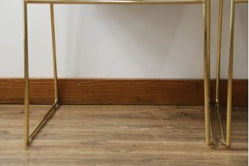 中古　Cassina Simon(カッシーナ シモン)　TULU(ツル)　高濱 和秀(Kazuhide Takahama)　ゴールドフレーム　本革(レザー)　すっきりと洗練されたデザインのスタッキングチェア2脚セット(ダイニングチェア、会議用チェア、オフィスチェア、椅子、イス、バラ売り可能)(定価2脚で約68万円)(R-082775)