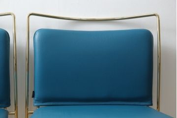 中古　Cassina Simon(カッシーナ シモン)　TULU(ツル)　高濱 和秀(Kazuhide Takahama)　ゴールドフレーム　本革(レザー)　すっきりと洗練されたデザインのスタッキングチェア2脚セット(ダイニングチェア、会議用チェア、オフィスチェア、椅子、イス、バラ売り可能)(定価2脚で約68万円)(R-082776)