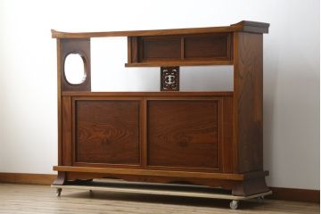 中古　最高級!!　指物工芸家具　総欅(ケヤキ)材　透かし彫りが素敵な漆塗りの茶棚(茶箪笥、収納棚、飾り棚、戸棚、サイドボード)(定価推定約200万円以上)(R-082780)