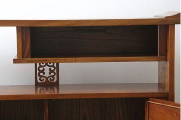 中古　最高級!!　指物工芸家具　総欅(ケヤキ)材　透かし彫りが素敵な漆塗りの茶棚(茶箪笥、収納棚、飾り棚、戸棚、サイドボード)(定価推定約200万円以上)(R-082780)