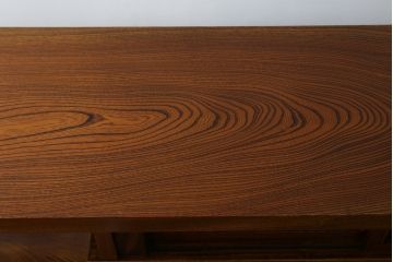 中古　最高級!!　指物工芸家具　総欅(ケヤキ)材　透かし彫りが素敵な漆塗りの茶棚(茶箪笥、収納棚、飾り棚、戸棚、サイドボード)(定価推定約200万円以上)(R-082780)