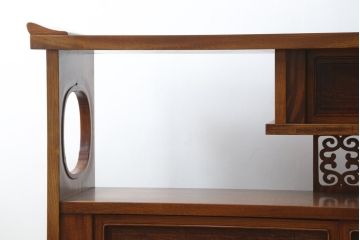 中古　最高級!!　指物工芸家具　総欅(ケヤキ)材　透かし彫りが素敵な漆塗りの茶棚(茶箪笥、収納棚、飾り棚、戸棚、サイドボード)(定価推定約200万円以上)(R-082780)
