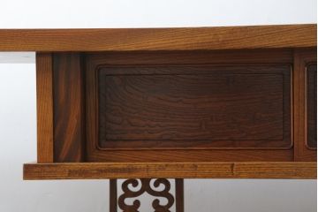 中古　最高級!!　指物工芸家具　総欅(ケヤキ)材　透かし彫りが素敵な漆塗りの茶棚(茶箪笥、収納棚、飾り棚、戸棚、サイドボード)(定価推定約200万円以上)(R-082780)