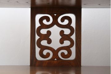 中古　最高級!!　指物工芸家具　総欅(ケヤキ)材　透かし彫りが素敵な漆塗りの茶棚(茶箪笥、収納棚、飾り棚、戸棚、サイドボード)(定価推定約200万円以上)(R-082780)