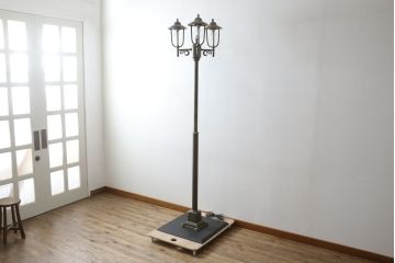 ビンテージ　高級品!!　真鍮(しんちゅう)製　ガス灯型の上品なデザインが素敵なフロアスタンドライト(ハイポールライト、照明、店舗什器、ヴィンテージ)(R-082781)