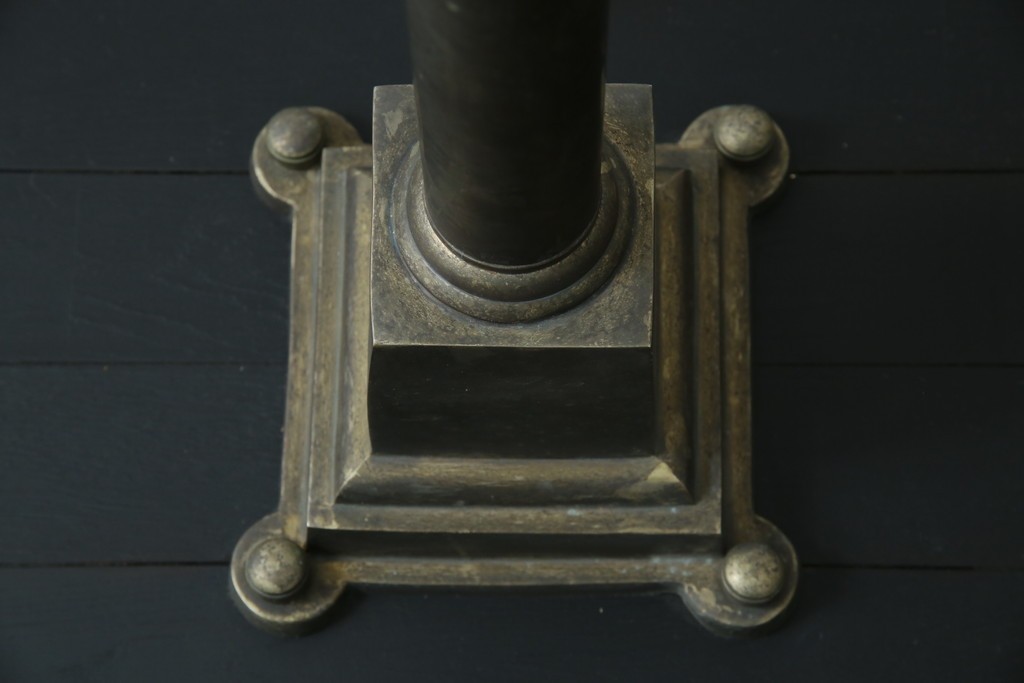 ビンテージ　高級品!!　真鍮(しんちゅう)製　ガス灯型の上品なデザインが素敵なフロアスタンドライト(ハイポールライト、照明、店舗什器、ヴィンテージ)(R-082781)