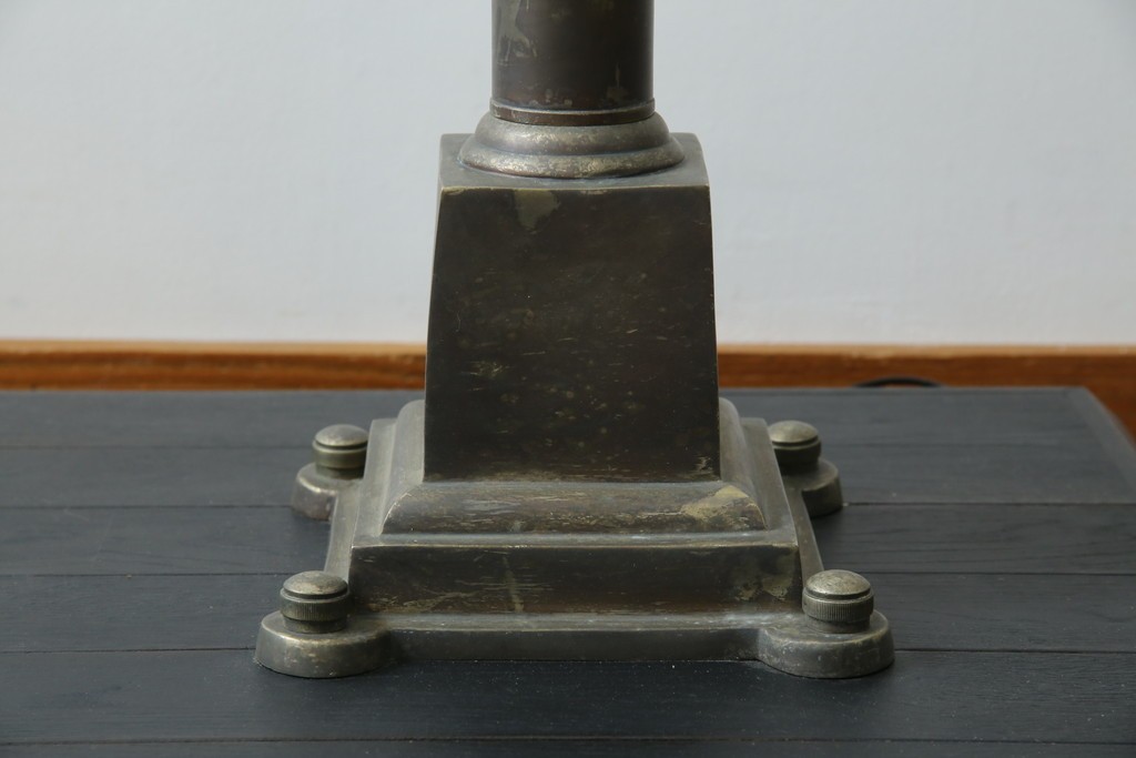 ビンテージ　高級品!!　真鍮(しんちゅう)製　ガス灯型の上品なデザインが素敵なフロアスタンドライト(ハイポールライト、照明、店舗什器、ヴィンテージ)(R-082781)