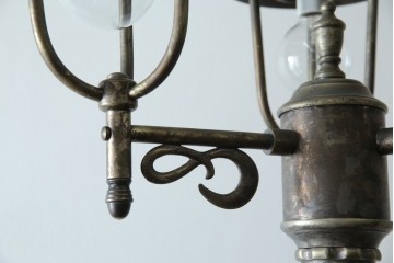 ビンテージ　高級品!!　真鍮(しんちゅう)製　ガス灯型の上品なデザインが素敵なフロアスタンドライト(ハイポールライト、照明、店舗什器、ヴィンテージ)(R-082781)