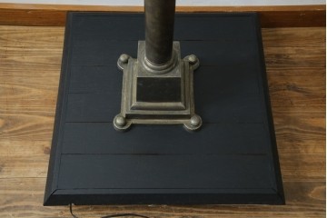 ビンテージ　高級品!!　真鍮(しんちゅう)製　ガス灯型の上品なデザインが素敵なフロアスタンドライト(ハイポールライト、照明、店舗什器、ヴィンテージ)(R-082781)