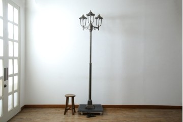 ビンテージ　高級品!!　真鍮(しんちゅう)製　ガス灯型の上品なデザインが素敵なフロアスタンドライト(ハイポールライト、照明、店舗什器、ヴィンテージ)(R-082781)