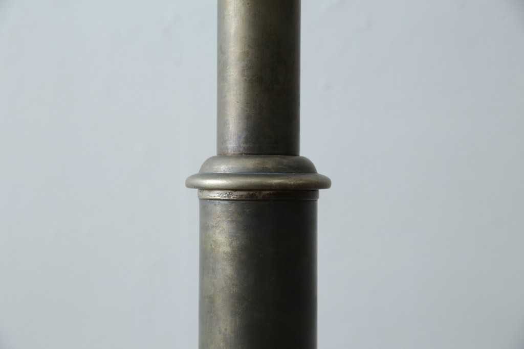 ビンテージ　高級品!!　真鍮(しんちゅう)製　ガス灯型の上品なデザインが素敵なフロアスタンドライト(ハイポールライト、照明、店舗什器、ヴィンテージ)(R-082781)