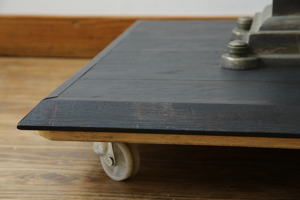 ビンテージ　高級品!!　真鍮(しんちゅう)製　ガス灯型の上品なデザインが素敵なフロアスタンドライト(ハイポールライト、照明、店舗什器、ヴィンテージ)(R-082781)