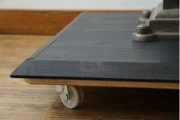 ビンテージ　高級品!!　真鍮(しんちゅう)製　ガス灯型の上品なデザインが素敵なフロアスタンドライト(ハイポールライト、照明、店舗什器、ヴィンテージ)(R-082781)