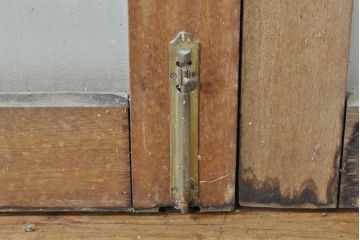 ビンテージ建具　昭和レトロな雰囲気漂う両開きガラスドア1枚(ガラス戸、木製扉、ヴィンテージ)(R-082783)