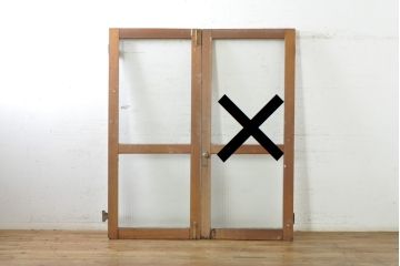 ビンテージ建具　昭和レトロな雰囲気漂う両開きガラスドア1枚(ガラス戸、木製扉、ヴィンテージ)(R-082783)
