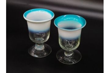 当時物　大正〜昭和初期　棗型(なつめ形)　乳白ぼかし　青縁　清涼感を感じる氷コップ2客セット(ベル型?、水色、吹きガラス、硝子、グラス、和ガラス)(R-082784)