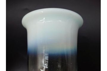 当時物　大正〜昭和初期　棗型(なつめ形)　乳白ぼかし　青縁　清涼感を感じる氷コップ2客セット(ベル型?、水色、吹きガラス、硝子、グラス、和ガラス)(R-082784)