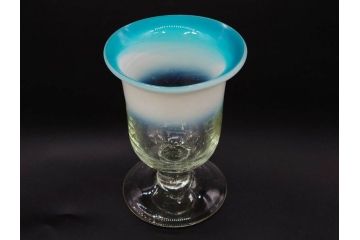当時物　大正〜昭和初期　棗型(なつめ形)　乳白ぼかし　青縁　清涼感を感じる氷コップ2客セット(ベル型?、水色、吹きガラス、硝子、グラス、和ガラス)(R-082784)