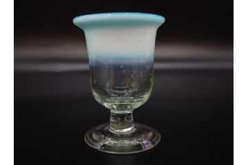 当時物　大正〜昭和初期　棗型(なつめ形)　乳白ぼかし　青縁　清涼感を感じる氷コップ2客セット(ベル型?、水色、吹きガラス、硝子、グラス、和ガラス)(R-082784)