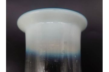 当時物　大正〜昭和初期　棗型(なつめ形)　乳白ぼかし　青縁　清涼感を感じる氷コップ2客セット(ベル型?、水色、吹きガラス、硝子、グラス、和ガラス)(R-082784)