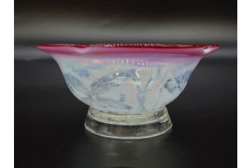 当時物　大正〜昭和初期　菖蒲に蝶文　赤縁　乳白色　輪花　アイスクリームコップ　優雅な佇まいの氷コップ(あやめ、花、小鉢、吹きガラス、硝子、深皿)(R-082785)