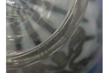 当時物　大正〜昭和初期　菖蒲に蝶文　赤縁　乳白色　輪花　アイスクリームコップ　優雅な佇まいの氷コップ(あやめ、花、小鉢、吹きガラス、硝子、深皿)(R-082785)