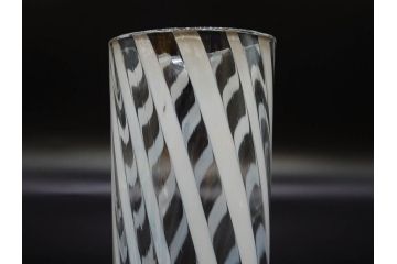 当時物　大正〜昭和初期　ガラス　乳白色捻り線　水差し　洗練されたデザインが魅力のピッチャー(硝子瓶、白線、ビーカー、和ガラス)(R-082787)